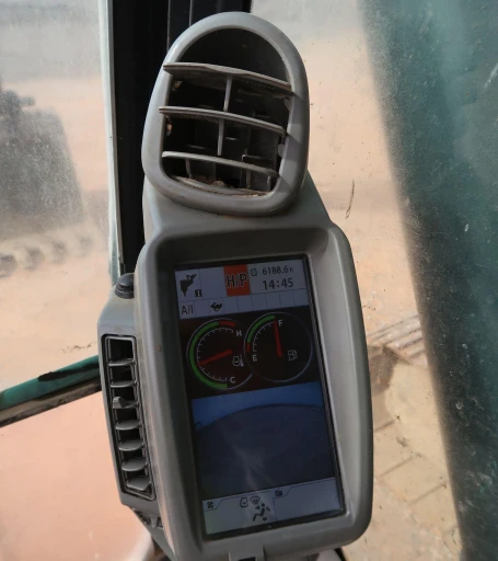 2015 John Deere 210G LC  excavator