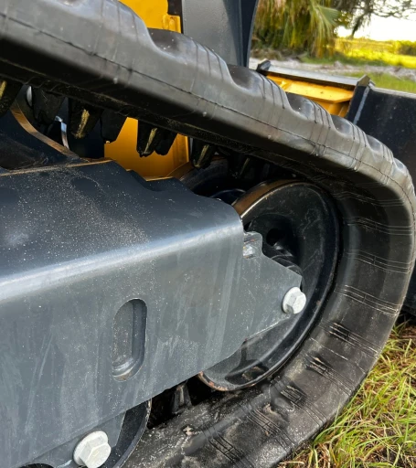 2022 John Deere 325G tracked skid steer