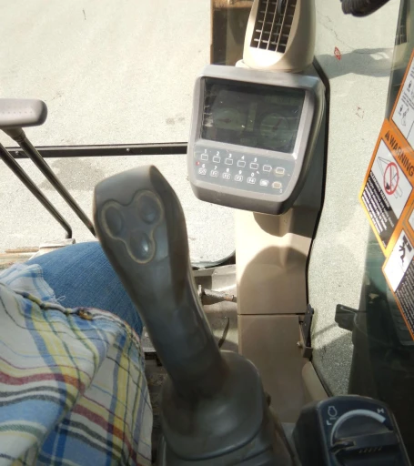 2011 John Deere 240DLC excavator