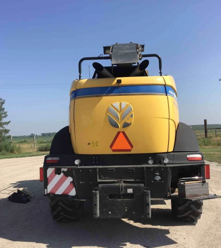 2016 New Holland FR850 Self-Propelled Forage Harvester