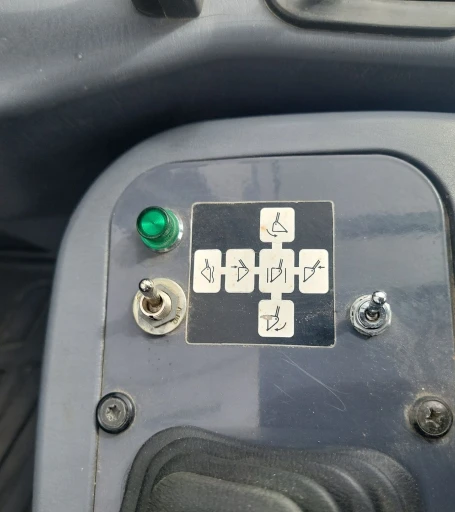 2005 Komatsu WA320 wheel loader