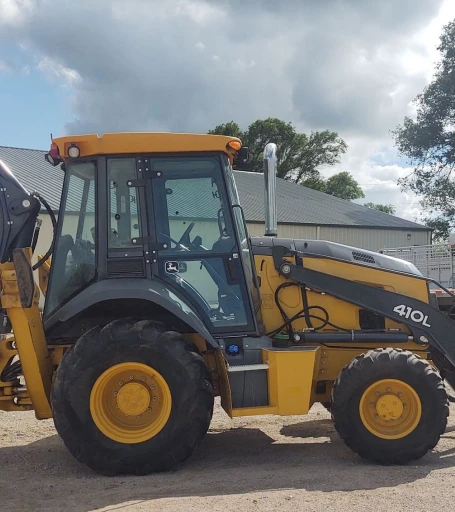 2018 John Deere 410L backhoe