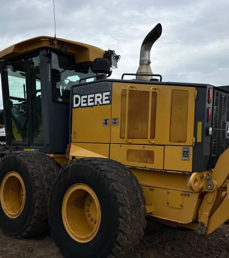 2013 John Deere 772GP motor grader