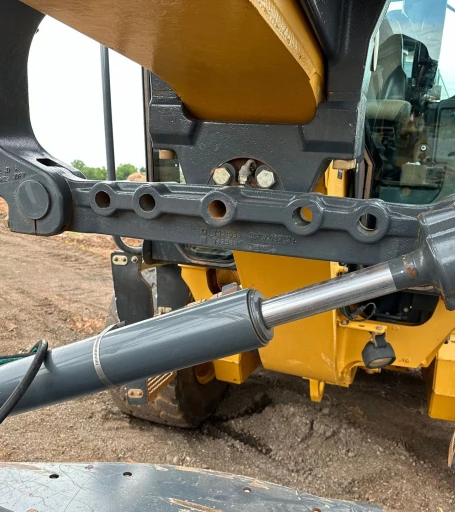 2013 John Deere 772GP motor grader