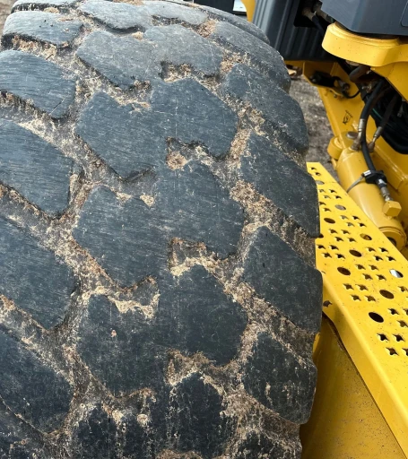 2013 John Deere 772GP motor grader
