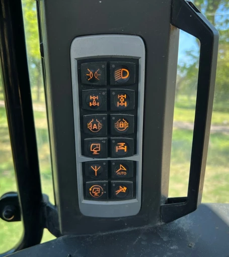 2014 Challenger MT585D tractor