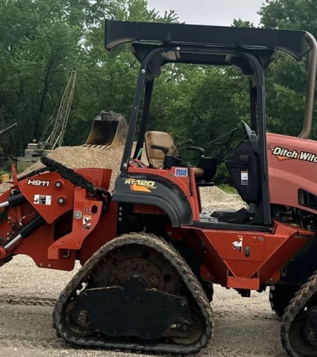 2013 Ditch Witch RT120 Quad trencher