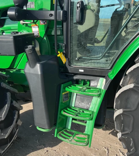 2013 John Deere 6125R MFWD Tractor Loader