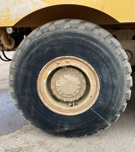 2000 Caterpillar D300E Series II water wagon