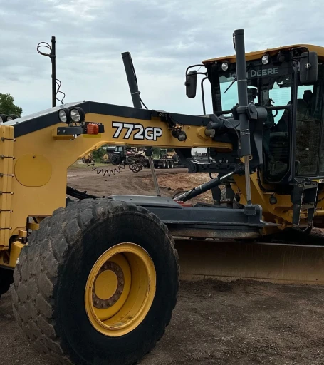 2013 John Deere 772GP motor grader
