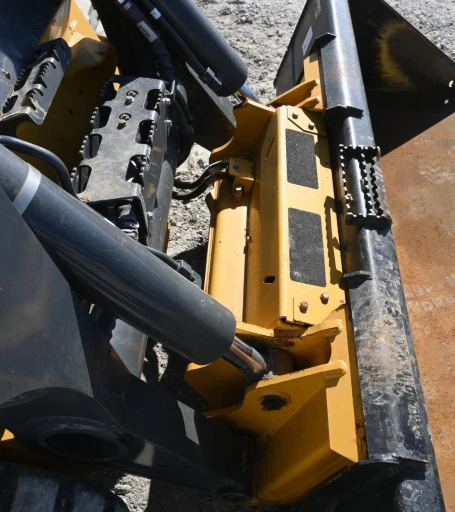 2022 John Deere 331G compact track loader