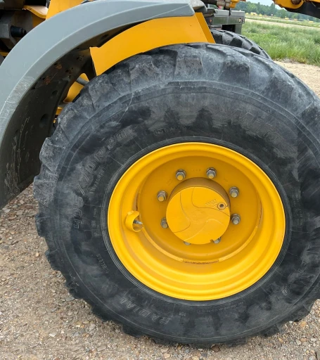 2016 John Deere 324K wheel loader