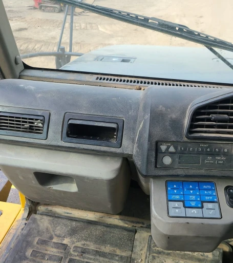 2013 Komatsu HM400-3 haul truck