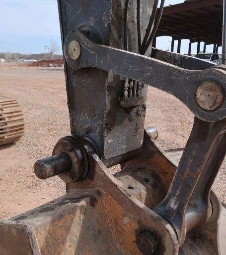 2015 John Deere 210G LC  excavator