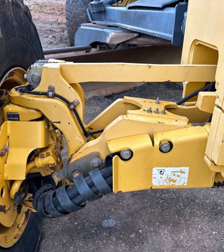 2013 John Deere 772GP motor grader