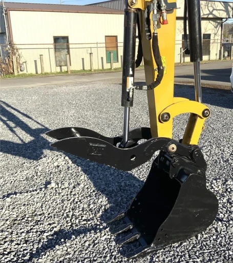 2017 CATERPILLAR 305.5E2 CR