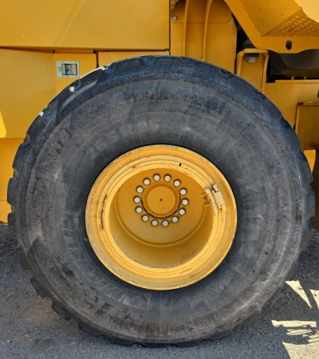 2014 John Deere 824K Wheel Loader