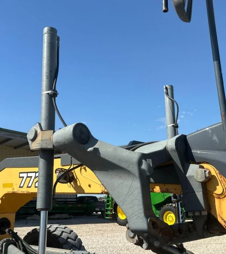 2013 John Deere 772G motor grader