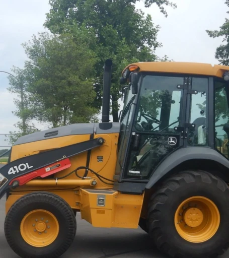 2015 John Deere 410L backhoe