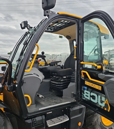 2023 JCB 542-70AG telehandler