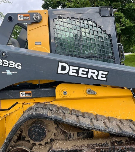 2017 John Deere 333G skid steer loader