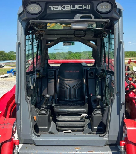 2016 Takeuchi TL12V2 tracked skid steer loader