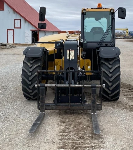 2019 Caterpillar TH408D 4x4x4 Ag Handler