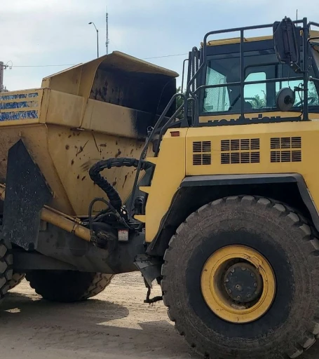 2013 Komatsu HM400-3 haul truck