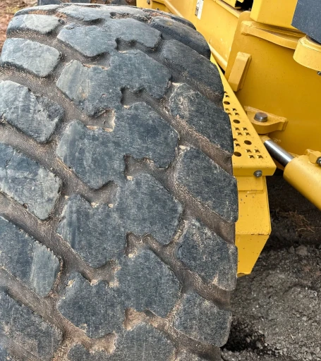 2013 John Deere 772GP motor grader
