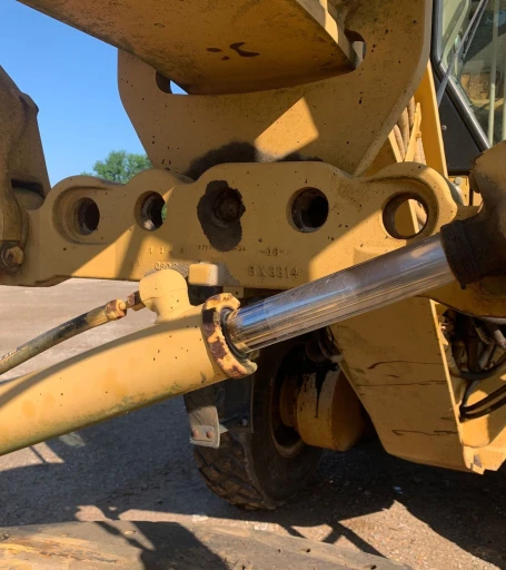 2001 Caterpillar 140H motor grader