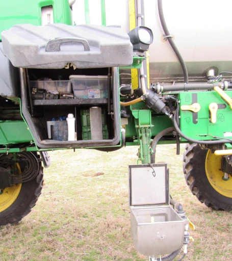 2014 John Deere R4038 self-propelled sprayer