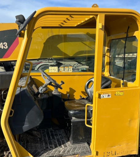 2010 Caterpillar TL943 telehandler