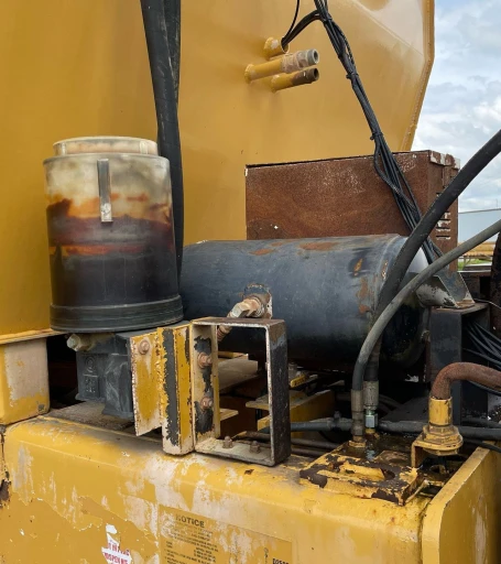 2000 Caterpillar D300E Series II water wagon