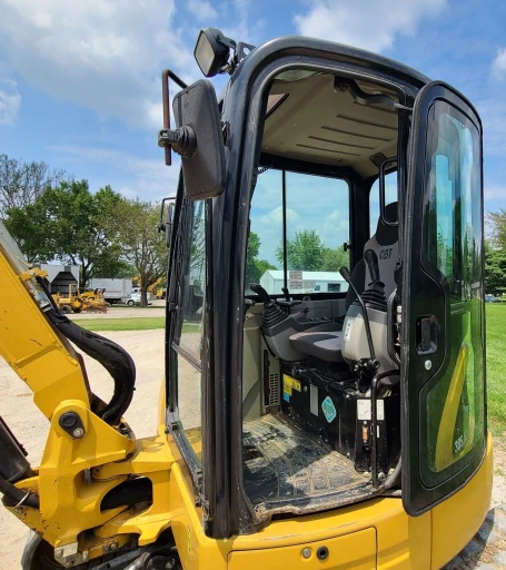 2011 Caterpillar 305.5D CR mini excavator