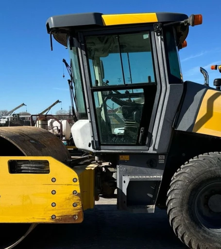 2015 Dynapac CA2500D Single Drum Vibratory Roller