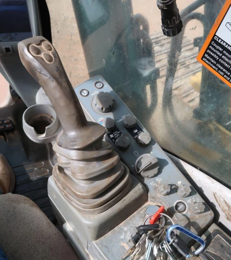 2015 John Deere 210G LC  excavator