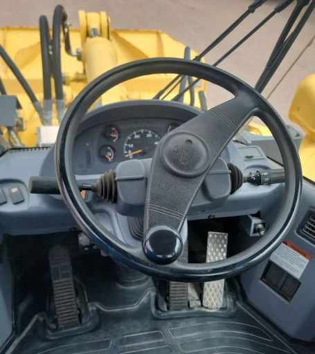 2005 Komatsu WA320 wheel loader