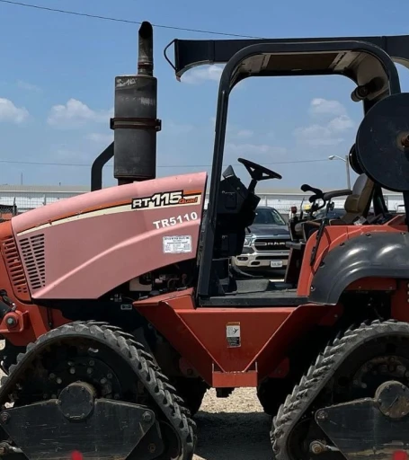 2011 Ditch Witch RT115 Quad vibratory cable plow