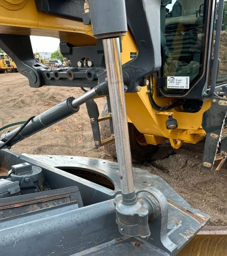 2013 John Deere 772GP motor grader