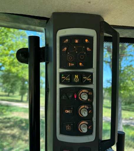 2014 Challenger MT585D tractor