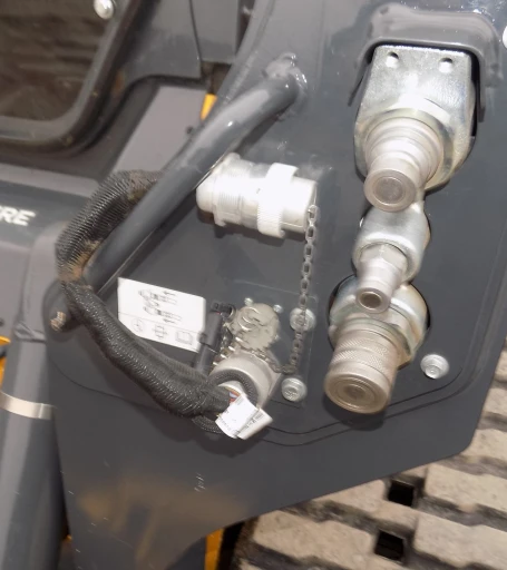 2019 John Deere 333G tracked skid steer loader1