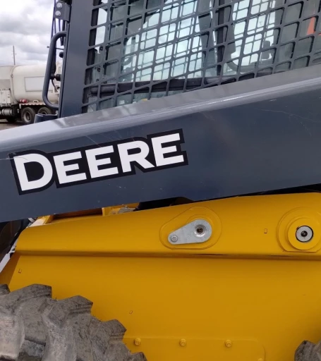 2022 John Deere 330G skid steer loader