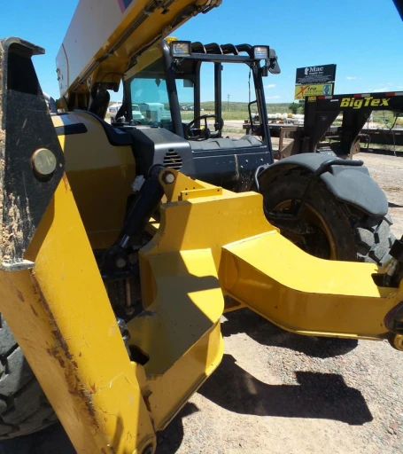 2013 Caterpillar TL943C telehandler