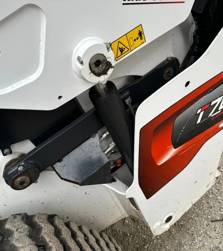 2022 Bobcat T76 R-Series tracked skid steer loader