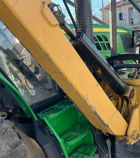 2015 John Deere 6125M MFWD tractor