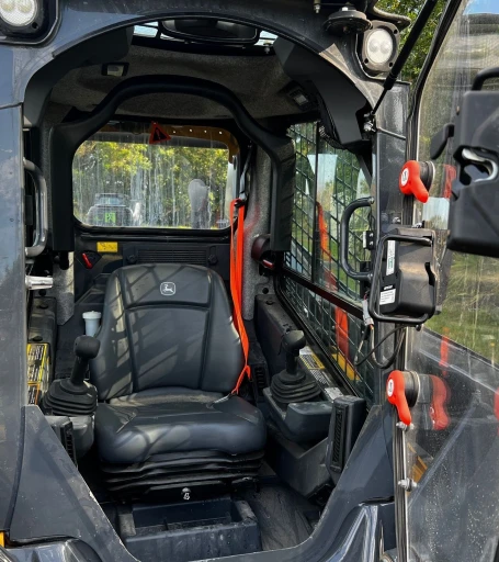 2022 John Deere 325G tracked skid steer