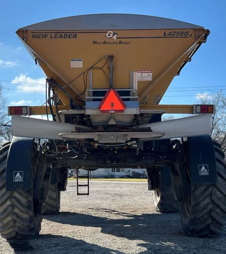 2013 Rogator RG1100 applicator