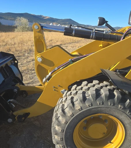 2022 Caterpillar 908M wheel loader