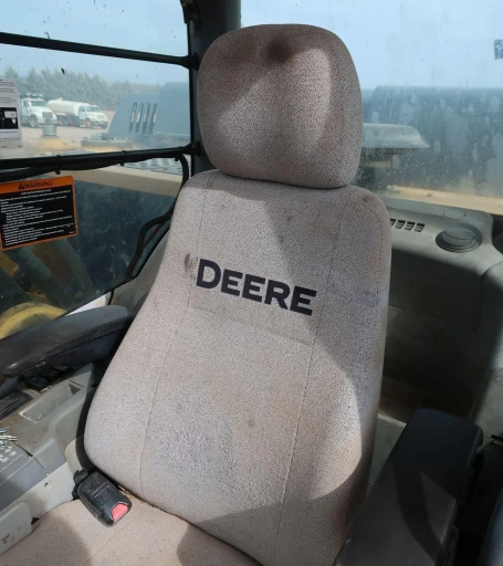 2015 John Deere 210G LC  excavator