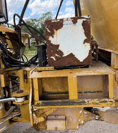 2000 Caterpillar D300E Series II water wagon